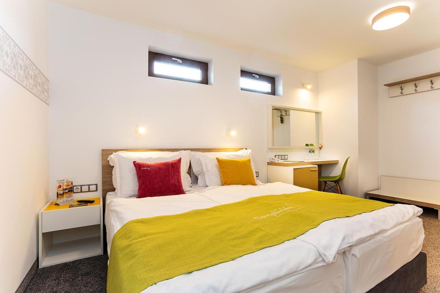 Hotel Compliment Tryavna Esterno foto