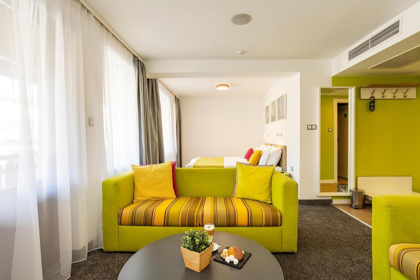 Hotel Compliment Tryavna Esterno foto