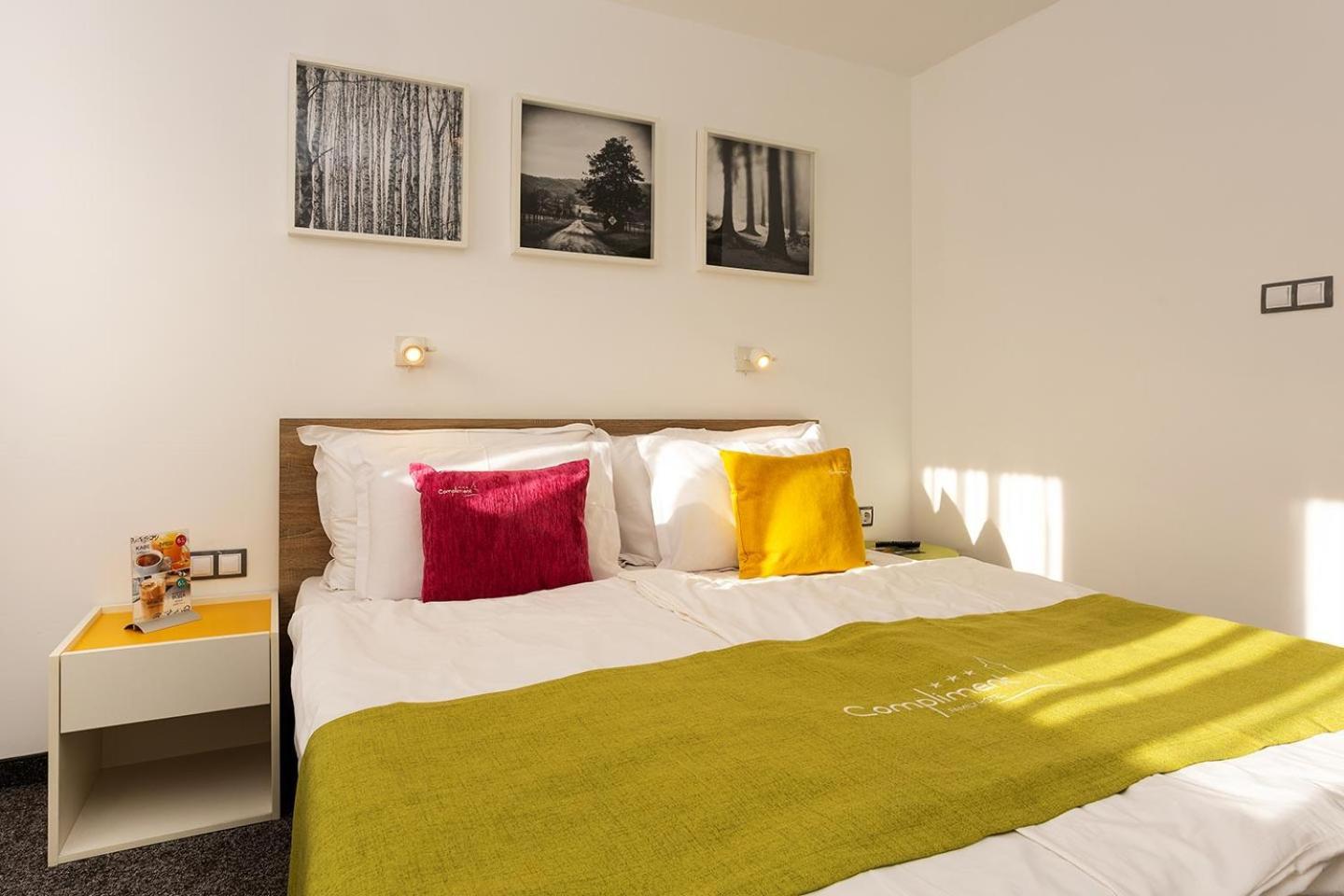 Hotel Compliment Tryavna Esterno foto